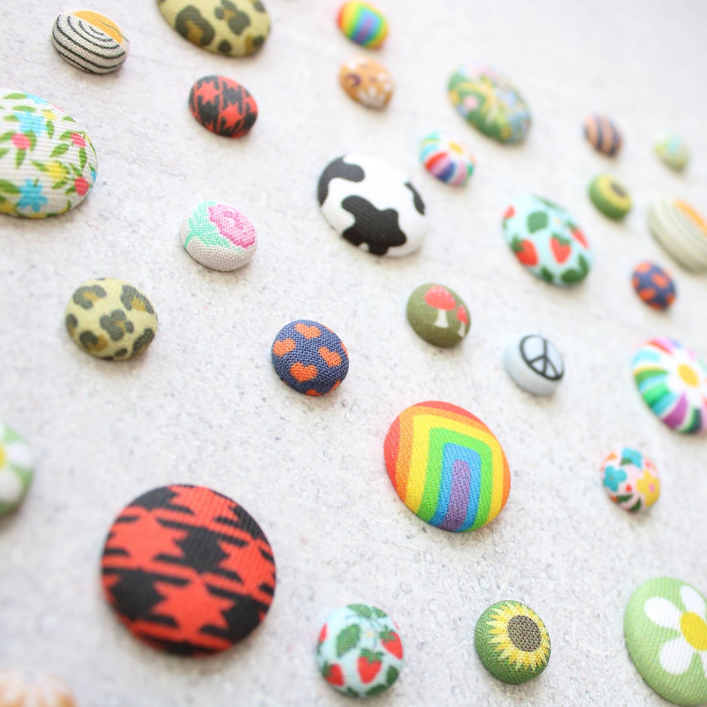 Bold 7/8 Inch Black and White Waves Fabric Button Earrings