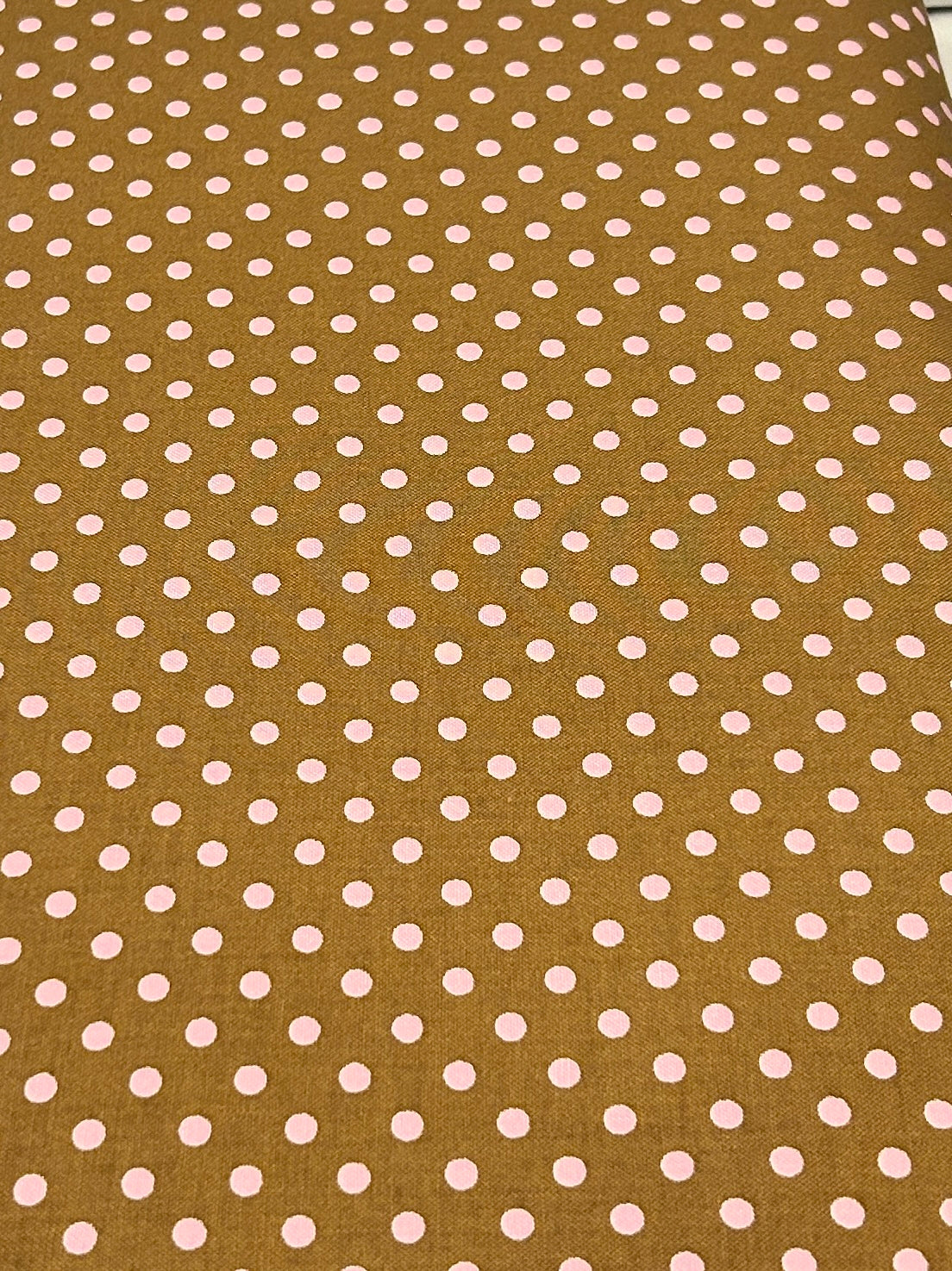 Robert Kaufman - Dots-A-Lot Brown/Pink