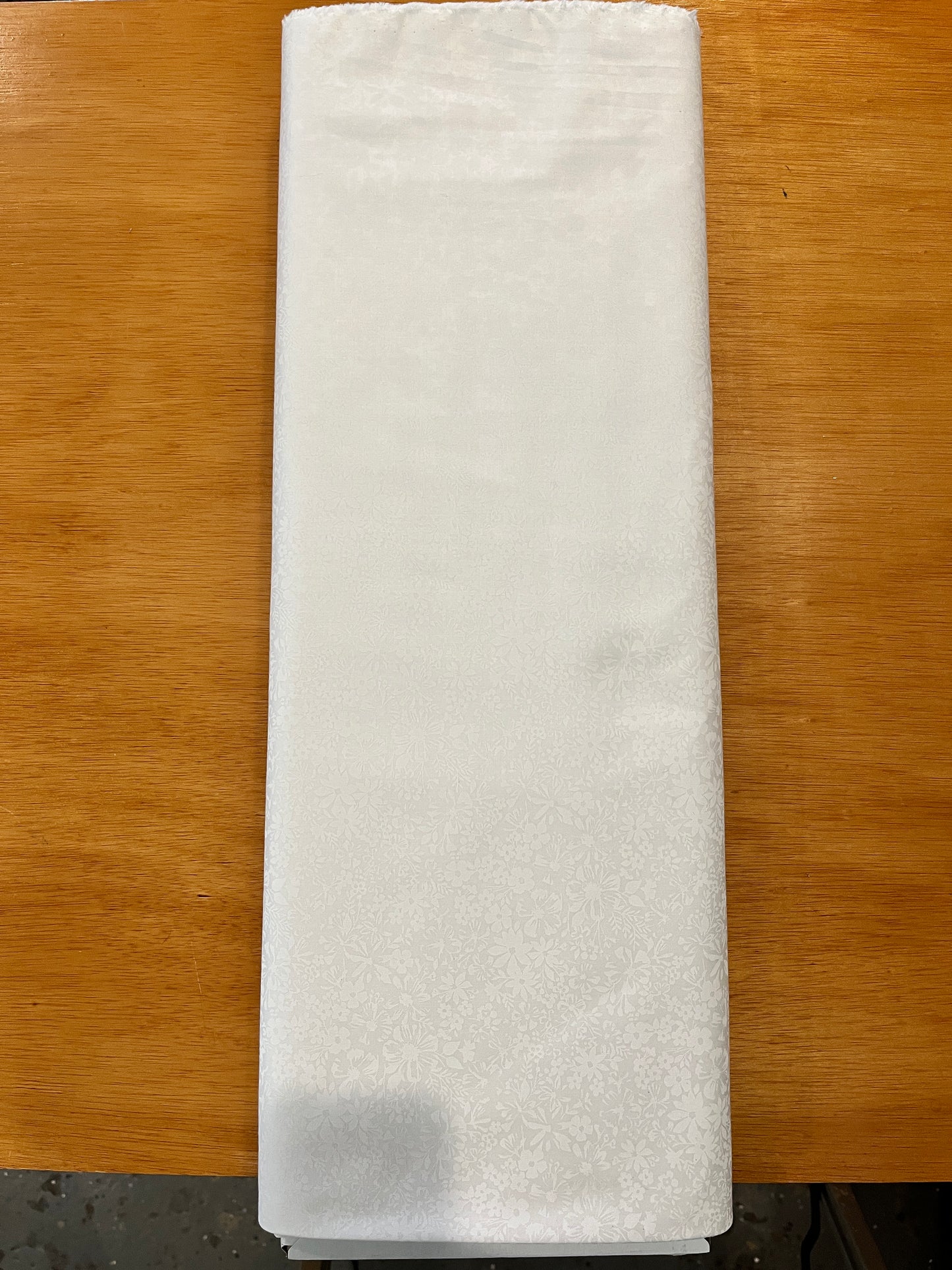 Keepsake Calico - SM Floral White on White 1/4 yard