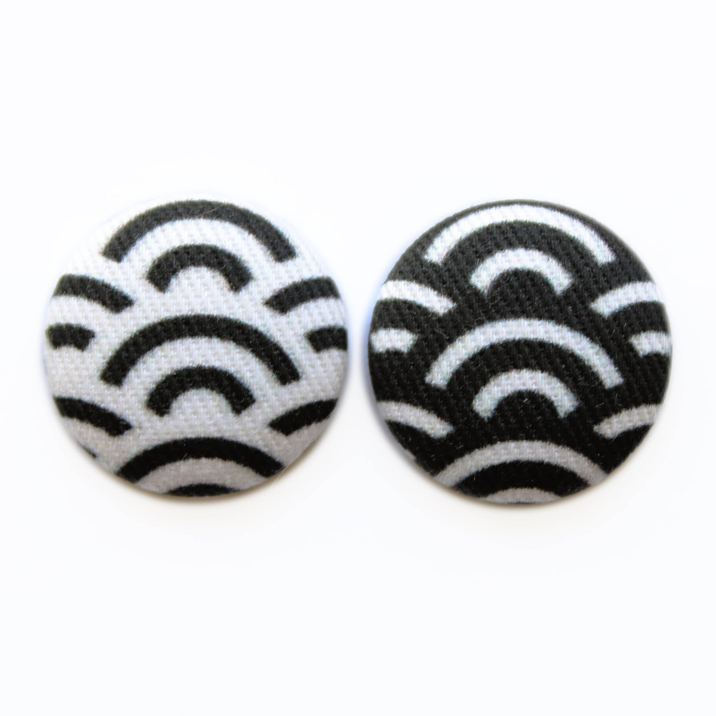 Bold 7/8 Inch Black and White Waves Fabric Button Earrings