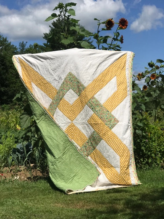 Bumblee Bee Knot Quilt in Antheia Colorway